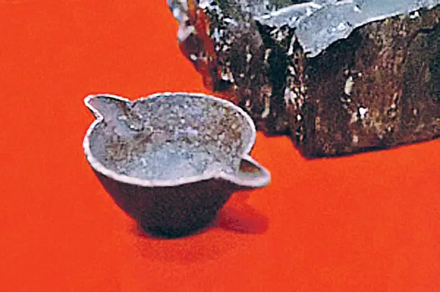 Iron cup discovered inside a piece of Coal that is 300 million years old