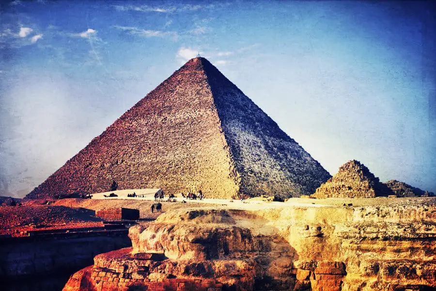 Giza's Great Pyramid: Culmination of Ancient Egypt's Architectural Marvels