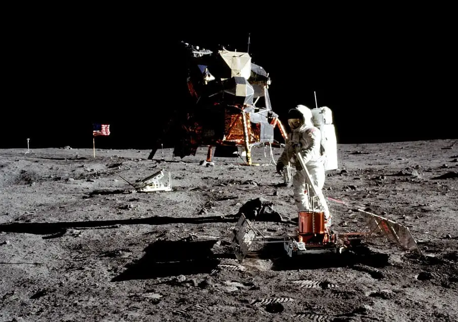 Here Are NASA’s Unreleased Apollo Mission Images They Don’t Want You To See As11-40-5949b_0