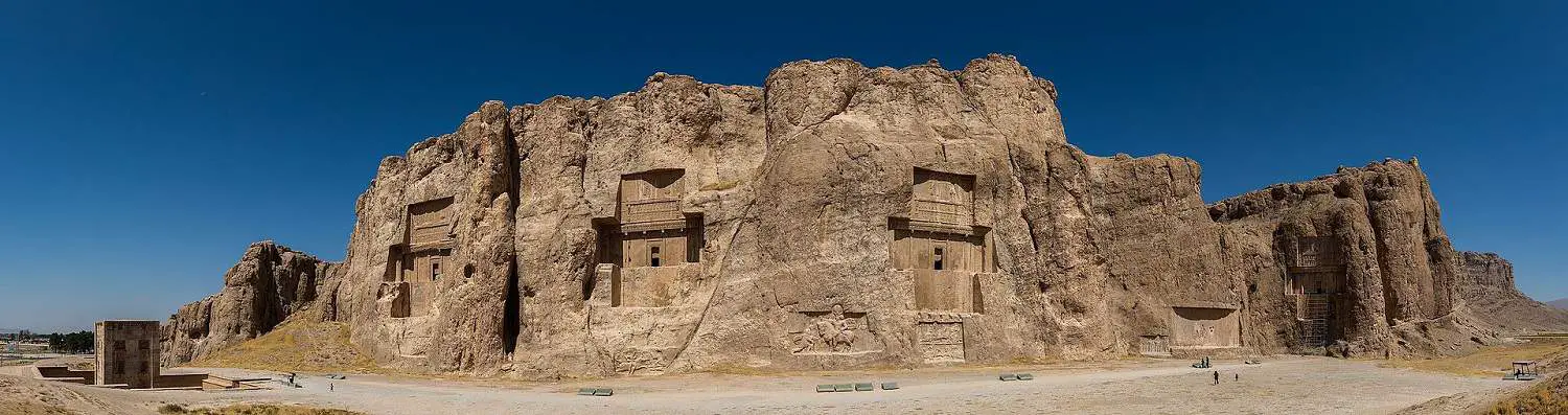 Wonders Of Ancient Engineering: The Majestic Rock-Cut Tombs Of The Achaemenid Kings Naghsh-e_rostam_Irán_2016-09-24_DD_20-24_PAN